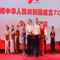 ���ґcף�������ڡ�������ע��(c��)��(hu��)Ӌ(j��)���ИI(y��)�cף���A���񹲺͇�(gu��)����70������ˇ�R�ݡ��Иs�@һ�Ȫ�(ji��ng)����(y��u)�㪄(ji��ng)